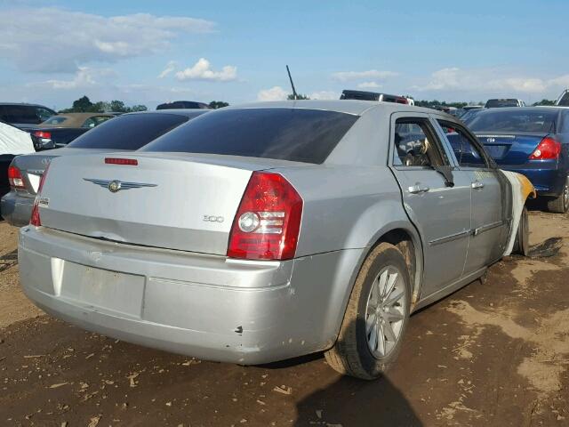 2C3KA43R68H123370 - 2008 CHRYSLER 300 SILVER photo 4