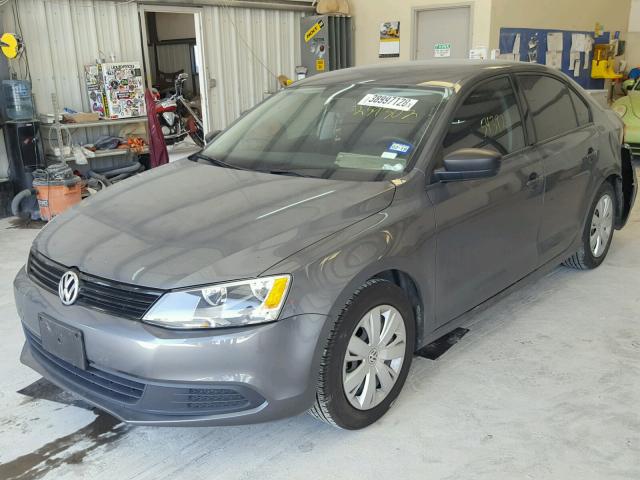 3VW2K7AJ8EM239302 - 2014 VOLKSWAGEN JETTA BASE Մոխրագույն լուսանկար 2