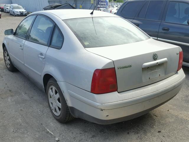 WVWMD63B2XE295864 - 1999 VOLKSWAGEN PASSAT GLS SILVER photo 3