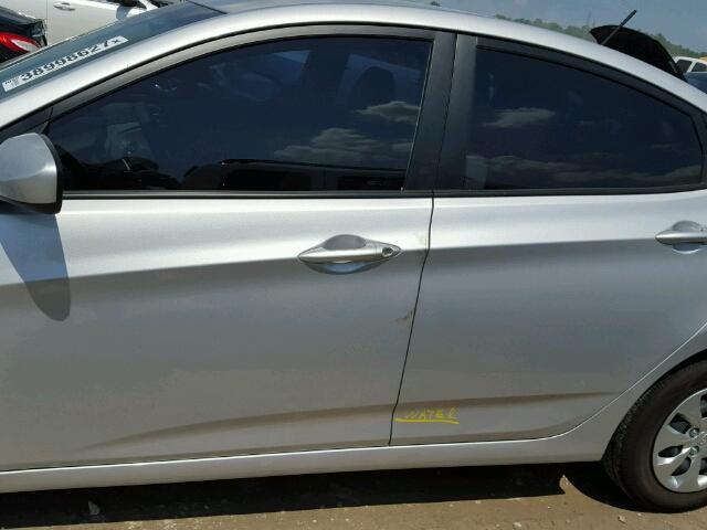 KMHCT4AE7HU321555 - 2017 HYUNDAI ACCENT SE SILVER photo 9