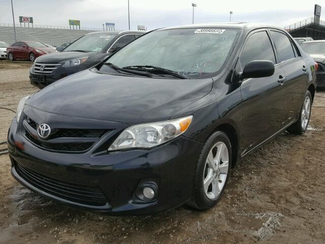 5YFBU4EE8CP026428 - 2012 TOYOTA COROLLA BA BLACK photo 2