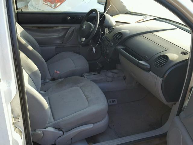 3VWBC21C3XM453778 - 1999 VOLKSWAGEN NEW BEETLE 白色 照片 5