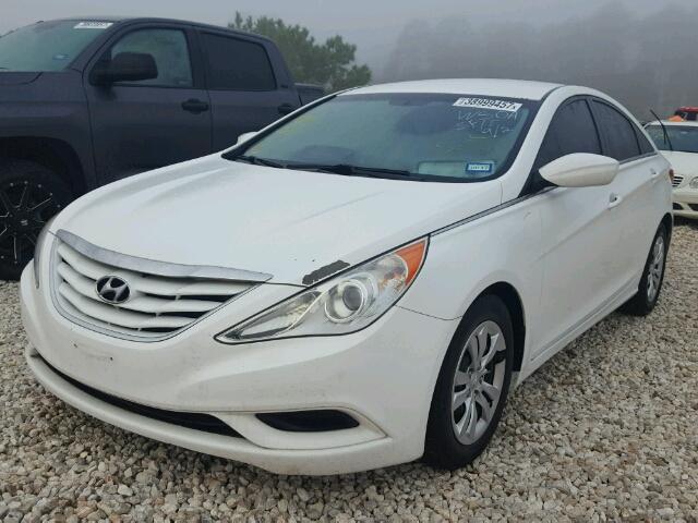 5NPEB4AC5BH061012 - 2011 HYUNDAI SONATA GLS WHITE photo 2