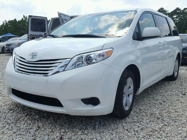 5TDKZ3DC2HS865453 - 2017 TOYOTA SIENNA LE WHITE photo 2