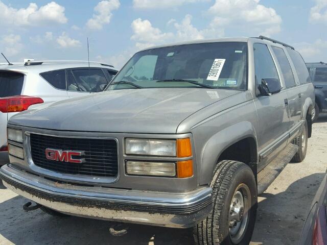 3GKGK26R8XG553371 - 1999 GMC SUBURBAN K SILVER photo 2