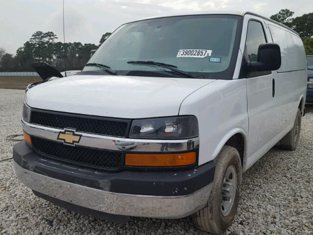 1GCWGAFF7G1291866 - 2016 CHEVROLET EXPRESS G2 WHITE photo 2