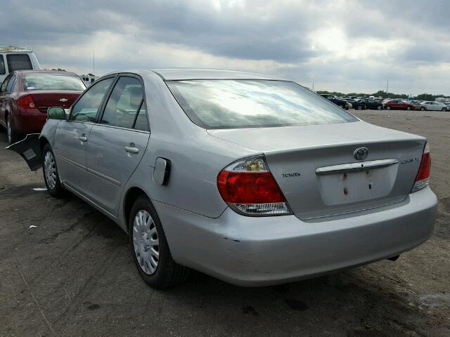 4T1BE32K15U076252 - 2005 TOYOTA CAMRY LE/X GRAY photo 3