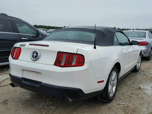 1ZVBP8EM4C5273378 - 2012 FORD MUSTANG WHITE photo 4