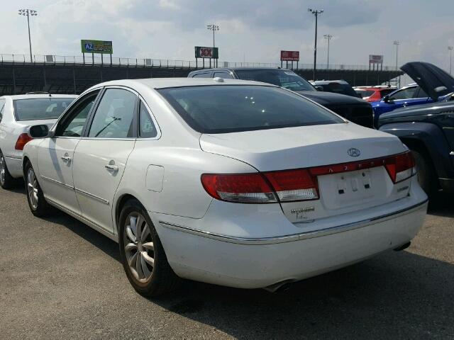 KMHFC46FX8A265496 - 2008 HYUNDAI AZERA SE WHITE photo 3