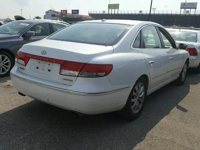 KMHFC46FX8A265496 - 2008 HYUNDAI AZERA SE WHITE photo 4