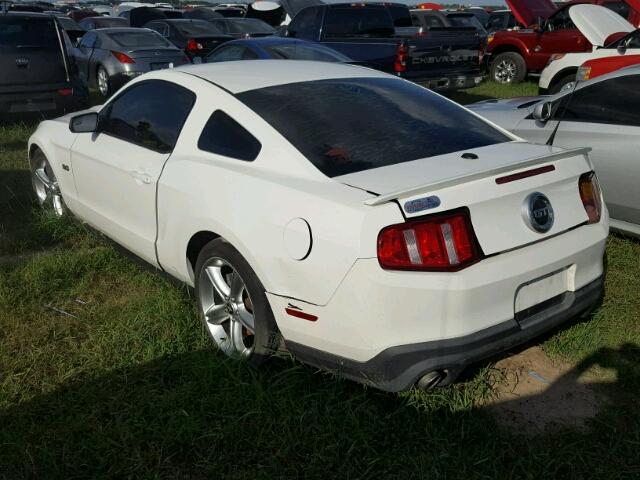 1ZVBP8CF4B5158721 - 2011 FORD MUSTANG WHITE photo 3