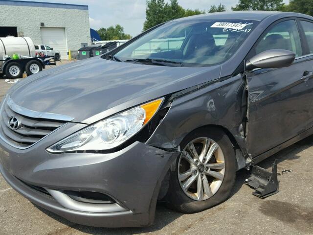 5NPEB4AC0CH350753 - 2012 HYUNDAI SONATA GLS GRAY photo 9