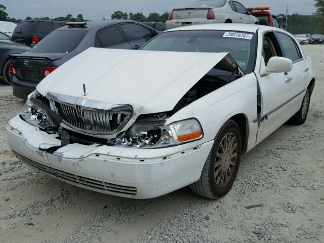 1LNHM82W13Y660153 - 2003 LINCOLN TOWN CAR S WHITE photo 2