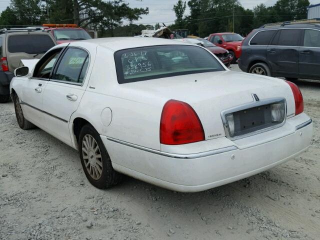 1LNHM82W13Y660153 - 2003 LINCOLN TOWN CAR S WHITE photo 3