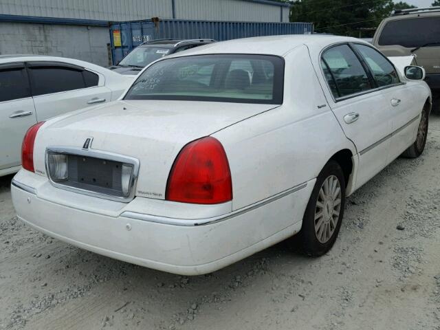 1LNHM82W13Y660153 - 2003 LINCOLN TOWN CAR S WHITE photo 4