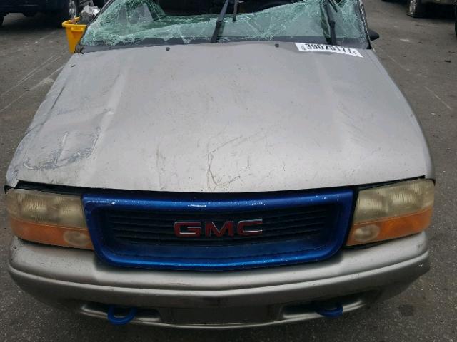 1GKDT13W9W2545713 - 1998 CHEVROLET BLAZER GRAY photo 7