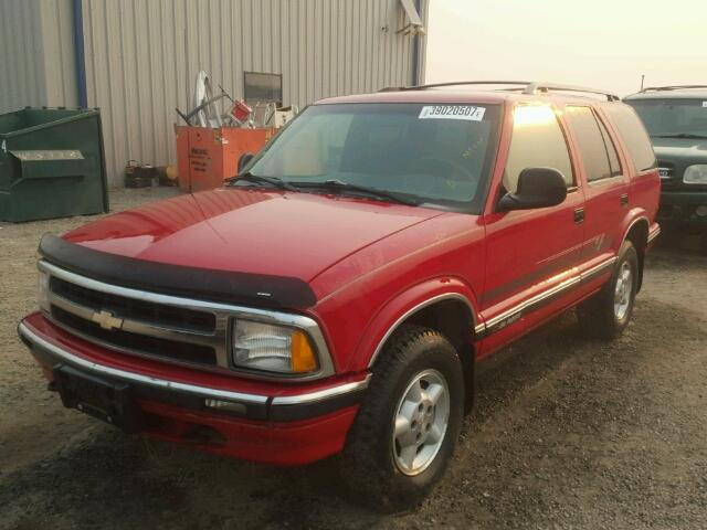 1GNDT13W2VK240393 - 1997 CHEVROLET BLAZER RED photo 2