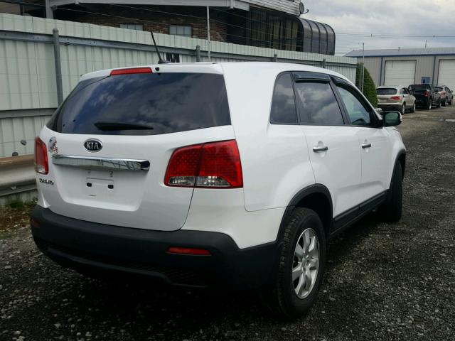 5XYKT3A18BG090424 - 2011 KIA SORENTO BA WHITE photo 4