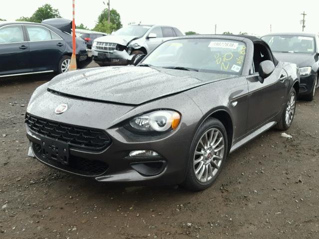 JC1NFAEK3H0128570 - 2017 FIAT 124 SPIDER BROWN photo 2