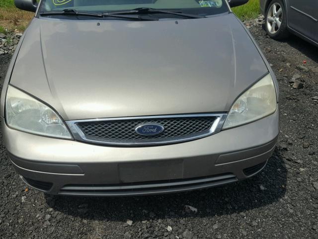 1FAFP36N35W279254 - 2005 FORD FOCUS ZXW GOLD photo 7