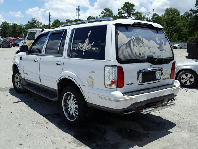 5LMFU28R02LJ05676 - 2002 LINCOLN NAVIGATOR WHITE photo 3