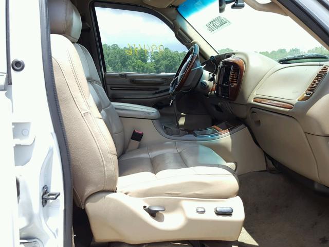 5LMFU28R02LJ05676 - 2002 LINCOLN NAVIGATOR WHITE photo 5