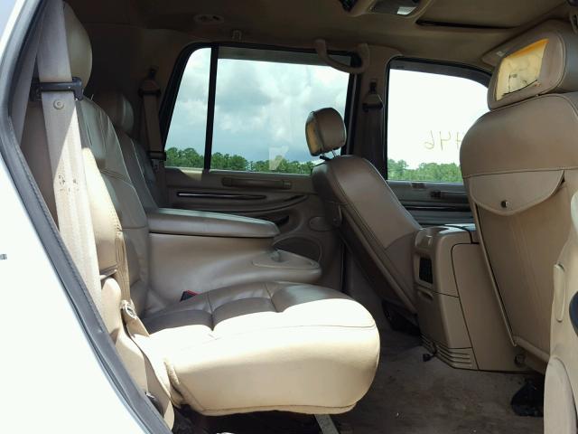 5LMFU28R02LJ05676 - 2002 LINCOLN NAVIGATOR WHITE photo 6