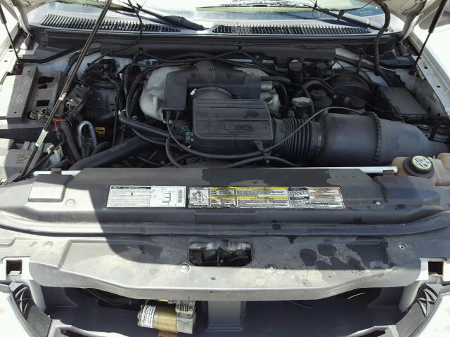 5LMFU28R02LJ05676 - 2002 LINCOLN NAVIGATOR WHITE photo 7