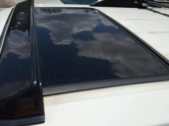 5LMFU28R02LJ05676 - 2002 LINCOLN NAVIGATOR WHITE photo 9