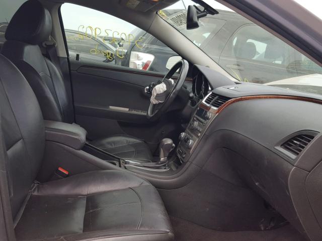 1G1ZE5E17BF194302 - 2011 CHEVROLET MALIBU LTZ 银色 照片 5