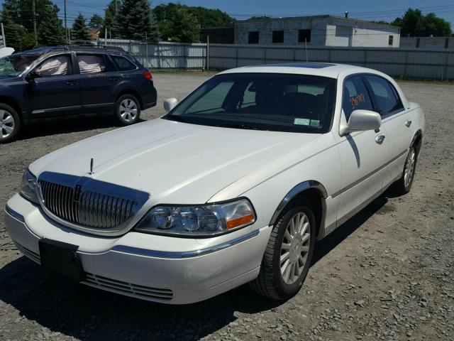 1LNHM82W53Y623462 - 2003 LINCOLN TOWN CAR S WHITE photo 2