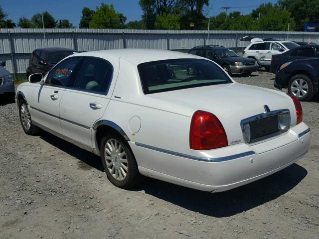 1LNHM82W53Y623462 - 2003 LINCOLN TOWN CAR S WHITE photo 3