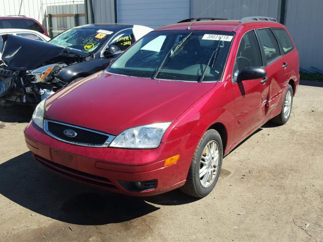 1FAFP36N15W281522 - 2005 FORD FOCUS ZXW RED photo 2