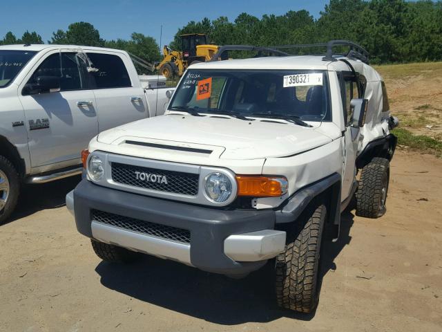 JTEBU4BF0CK116759 - 2012 TOYOTA FJ CRUISER WHITE photo 2