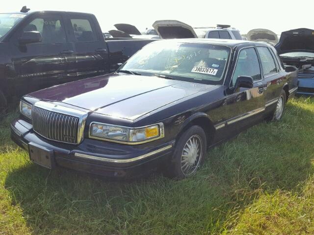 1LNLM82W7TY662306 - 1996 LINCOLN TOWN CAR S BLUE photo 2