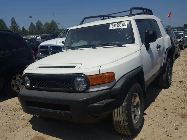 JTEBU4BF6AK077303 - 2010 TOYOTA FJ CRUISER WHITE photo 2