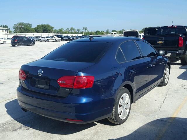 3VWD07AJ8EM370907 - 2014 VOLKSWAGEN JETTA SE 蓝色 照片 4
