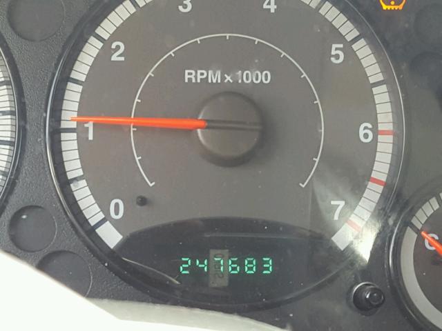 1J4GK38K95W706933 - 2005 JEEP LIBERTY RE BLACK photo 8