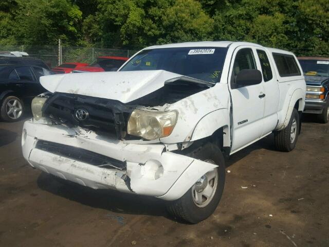 5TETU62N56Z266216 - 2006 TOYOTA TACOMA PRE WHITE photo 2