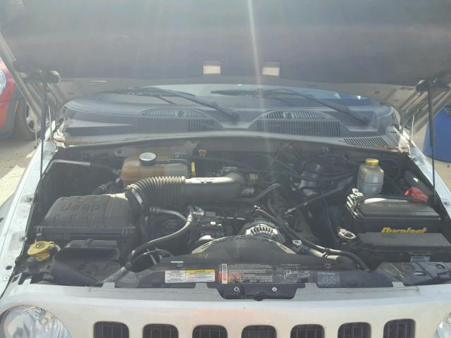 1J4GK38K15W683129 - 2005 JEEP LIBERTY RE SILVER photo 7