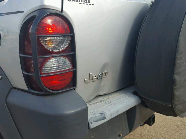 1J4GK38K15W683129 - 2005 JEEP LIBERTY RE SILVER photo 9