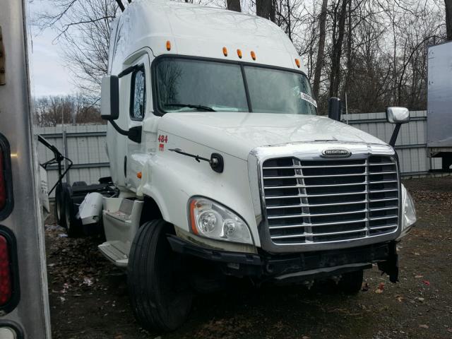 3AKJGLD56FSGJ1441 - 2015 FREIGHTLINER CASCADIA 1 WHITE photo 1