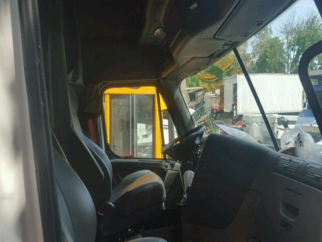 3AKJGLD56FSGJ1441 - 2015 FREIGHTLINER CASCADIA 1 WHITE photo 5