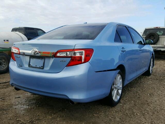 4T1BK1FK1DU529839 - 2013 TOYOTA CAMRY SE BLUE photo 4