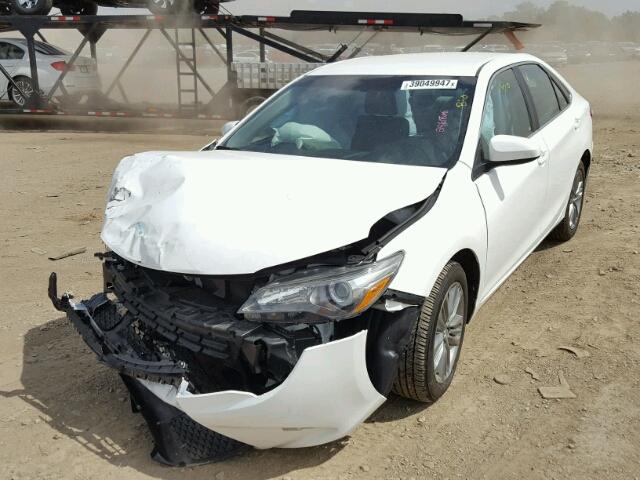 4T1BF1FK6FU063350 - 2015 TOYOTA CAMRY LE WHITE photo 2
