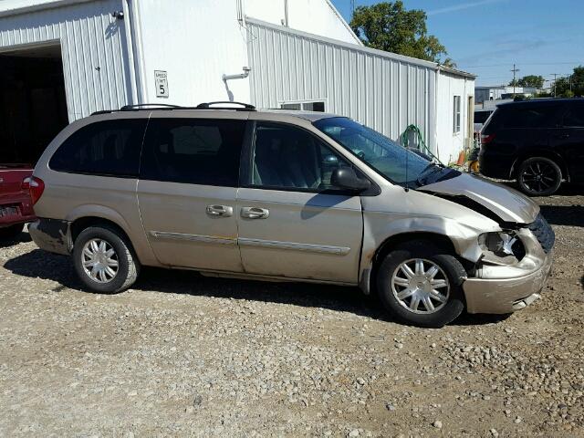 2A4GP54L26R772763 - 2006 CHRYSLER TOWN & COU GOLD photo 9