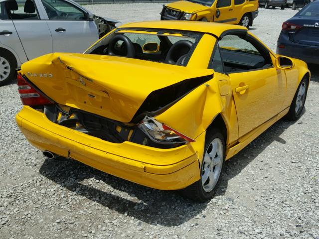 WDBKK65F21F235323 - 2001 MERCEDES-BENZ SLK 320 YELLOW photo 4