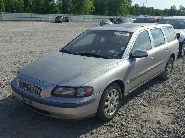 YV1SW61R721183461 - 2002 VOLVO V70 GRAY photo 2