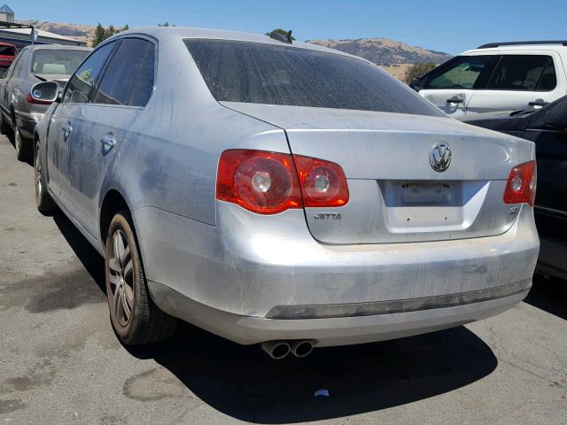 3VWDG71K65M645307 - 2005 VOLKSWAGEN NEW JETTA SILVER photo 3