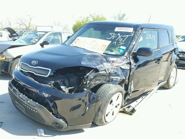 KNDJN2A28G7367649 - 2016 KIA SOUL BLACK photo 2